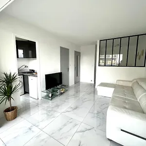 Studio 4 Couchages A 12 Min De La Plage A Pied Avec Wifi, Le Parking, Linge De Lits, Et Serviettes Sont En Option Antibes